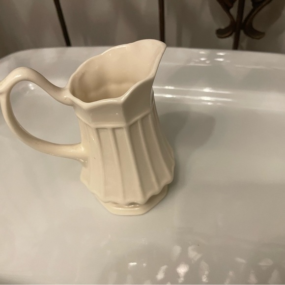 I. Godinger & Co. miniature Scalloped edge creamer/syrup/milk - Picture 2 of 3